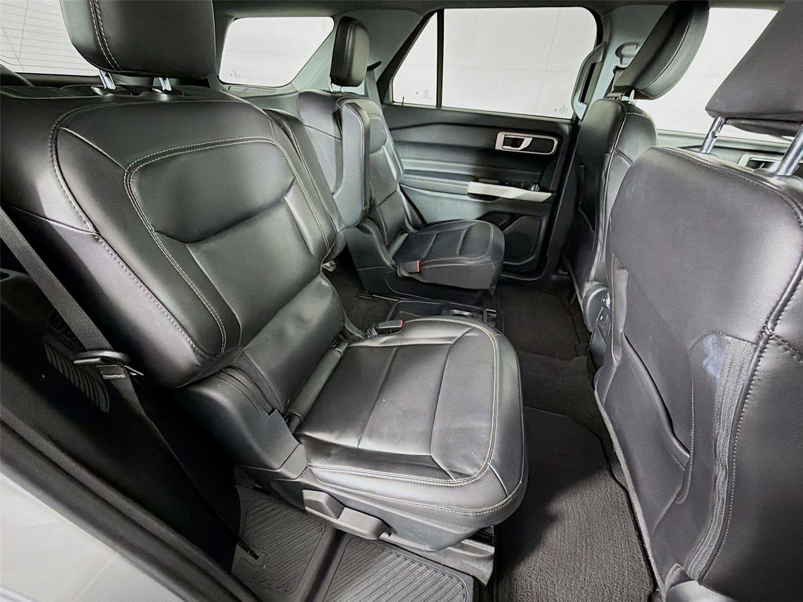 Used 2021 Ford Explorer XLT w/ Equipment Group 202A image 27