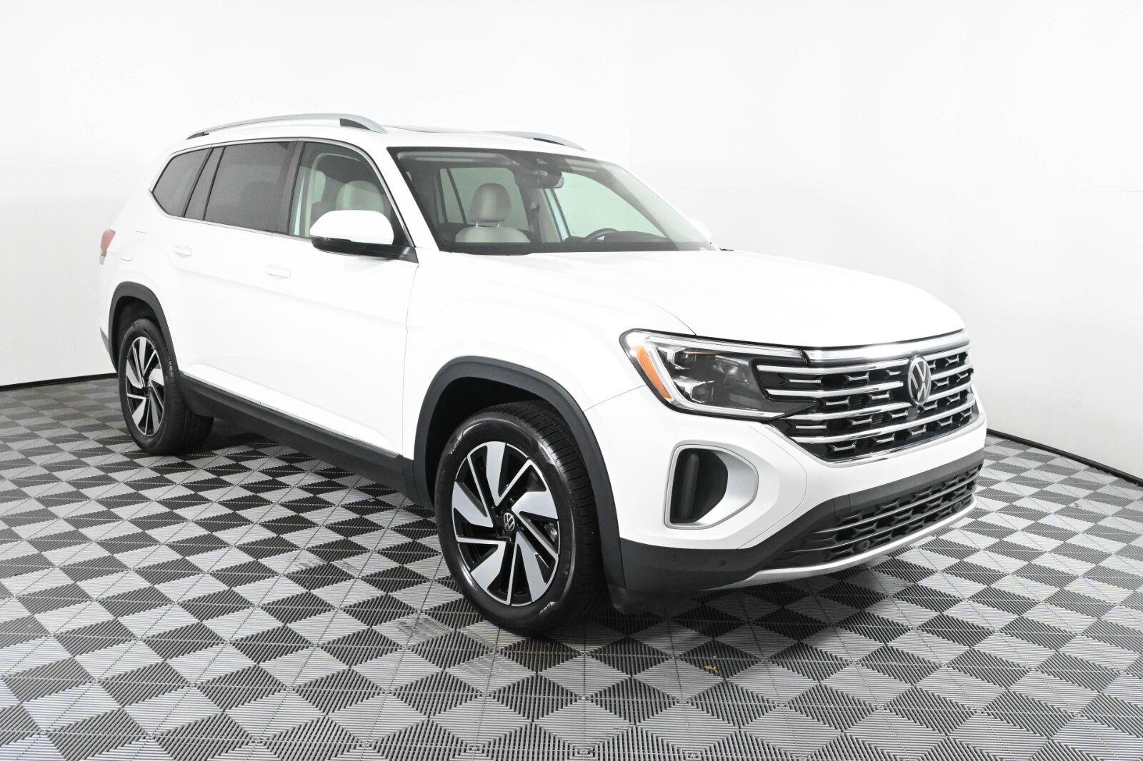 Certified 2025 Volkswagen Atlas SEL AWD/4WD image 1
