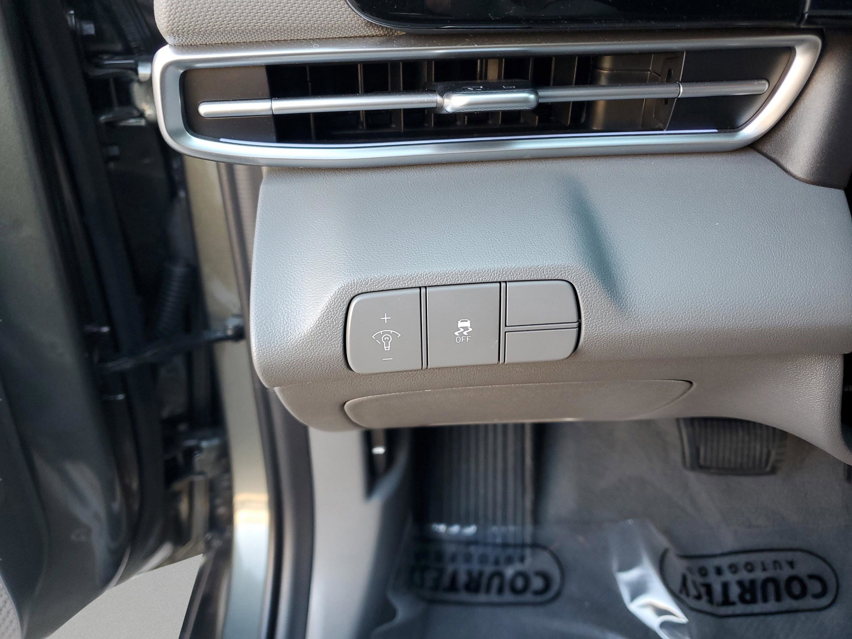 Used 2024 Hyundai Elantra SEL image 25