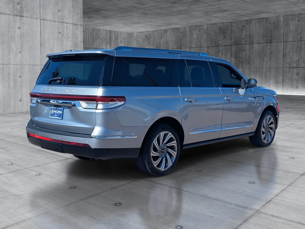Used 2024 Lincoln Navigator L 4WD image 5