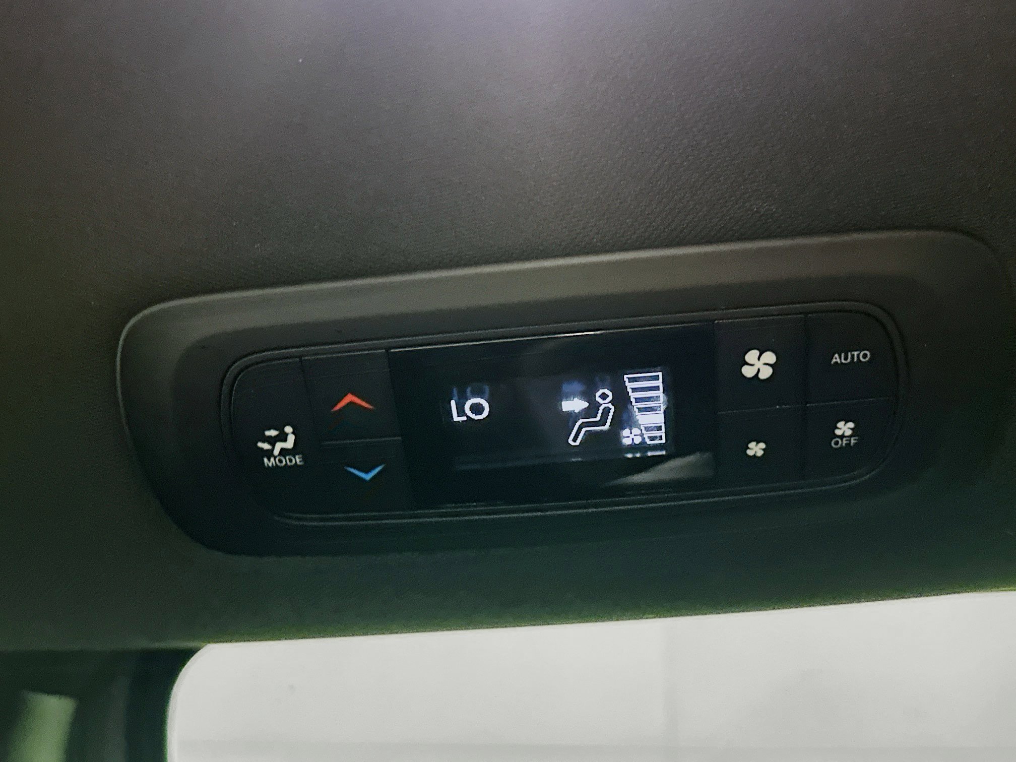 Used 2025 Chrysler Pacifica Select image 26