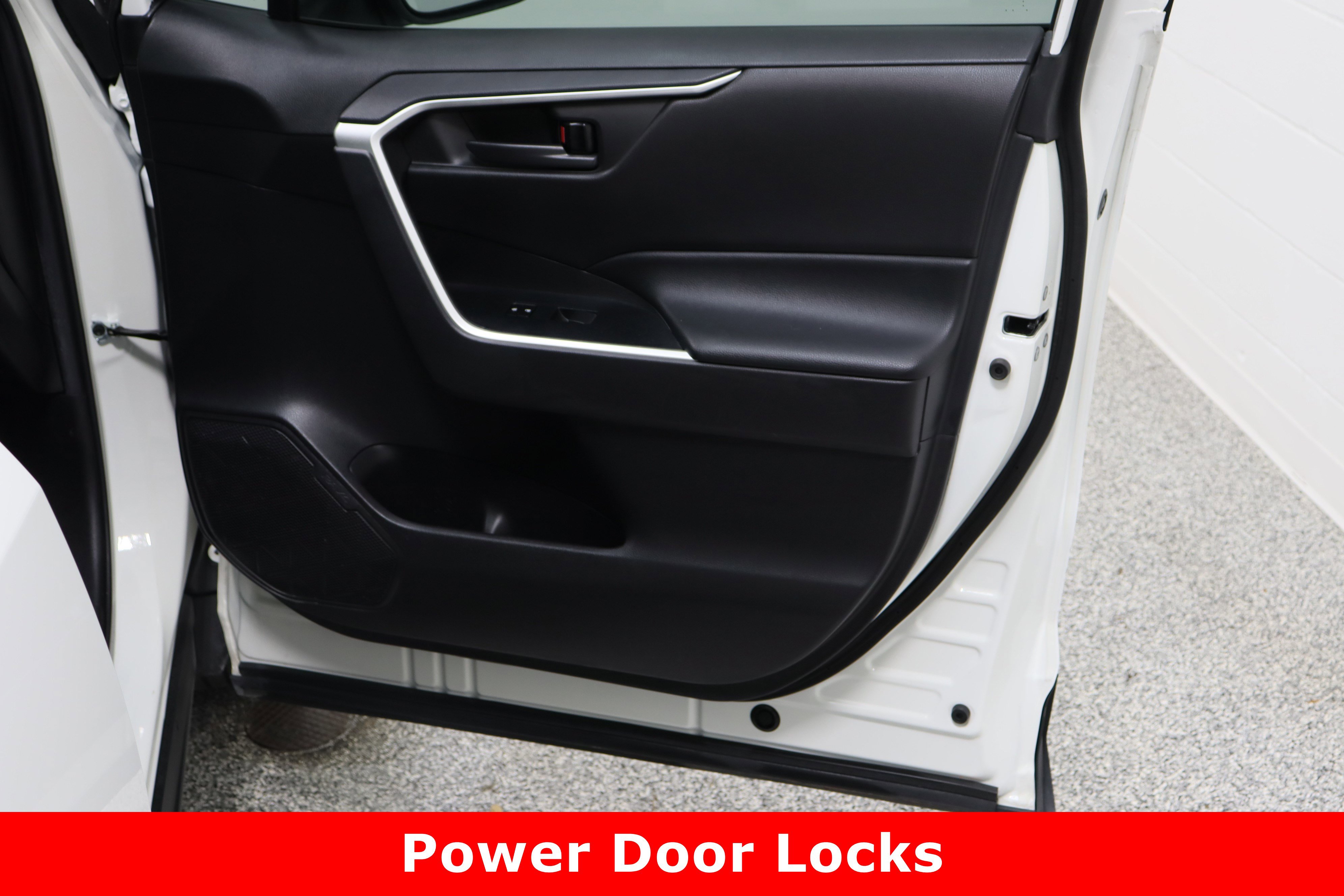 Used 2021 Toyota RAV4 LE w/ Carpet Mat Package (TMS) image 30