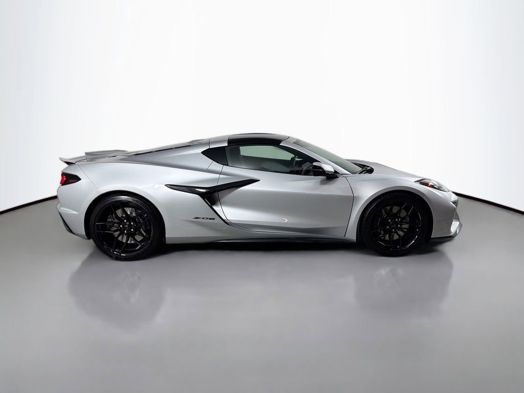 Used 2026 Chevrolet Corvette Z06 w/ Stealth Interior Trim Package RWD image 4