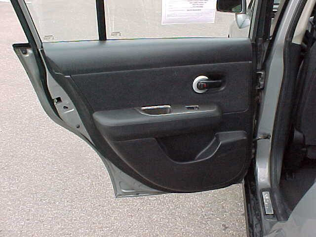 Used 2011 Nissan Versa 1.8 S w/ Plus Pkg image 12