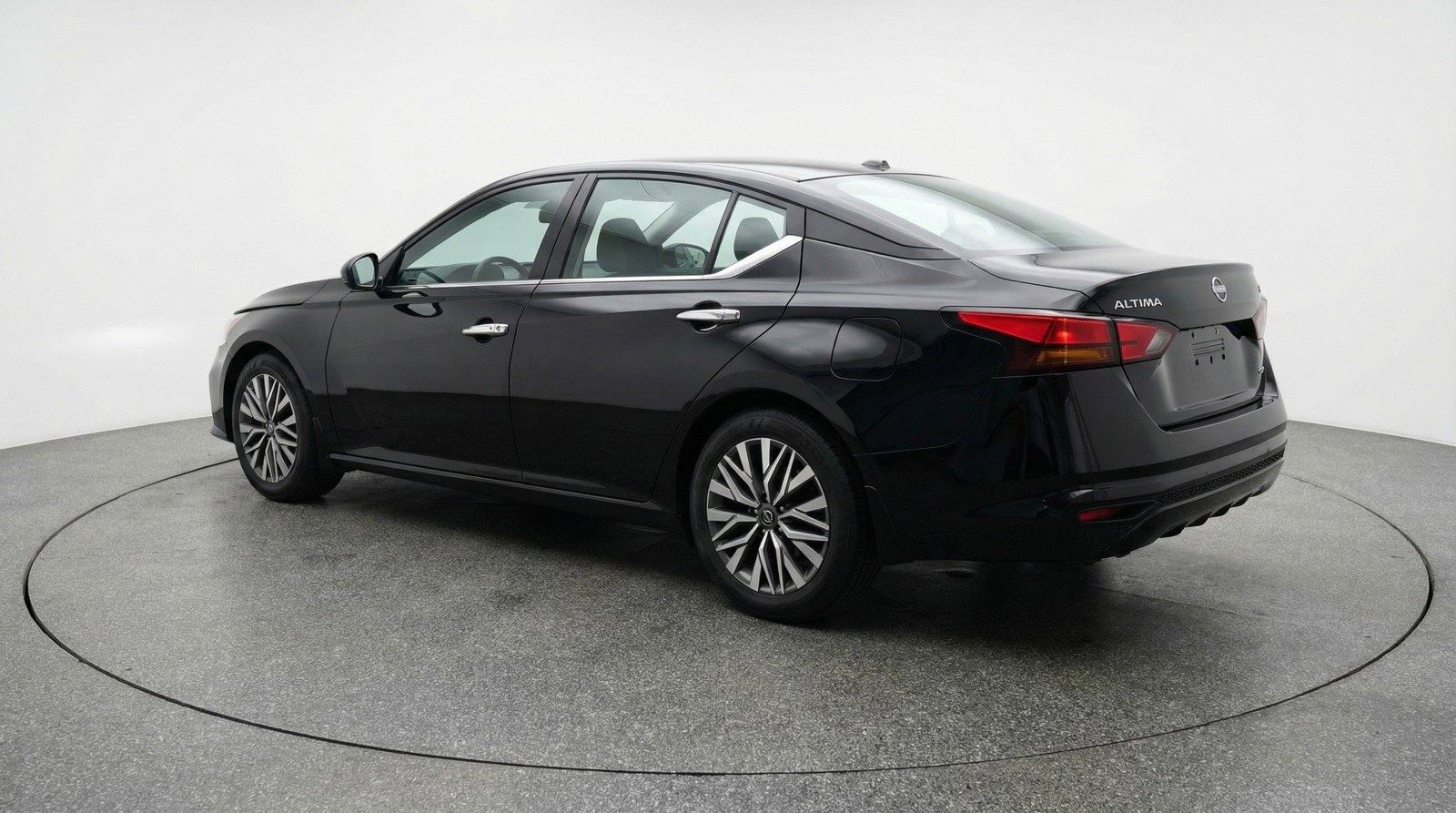 Used 2025 Nissan Altima 2.5 SV FWD image 6