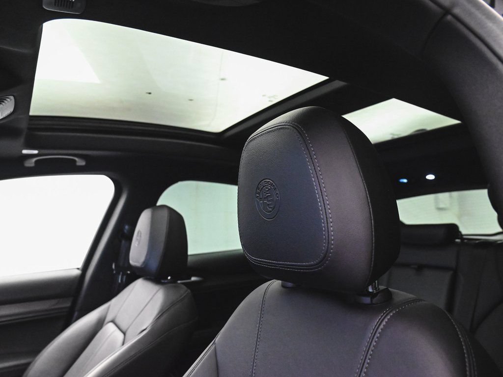 Used 2023 Alfa Romeo Stelvio Ti AWD/4WD image 28