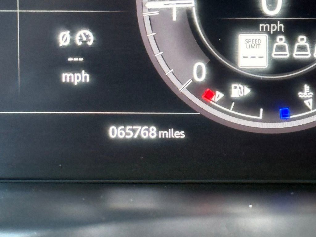 Used 2020 Land Rover Discovery Sport SE image 34