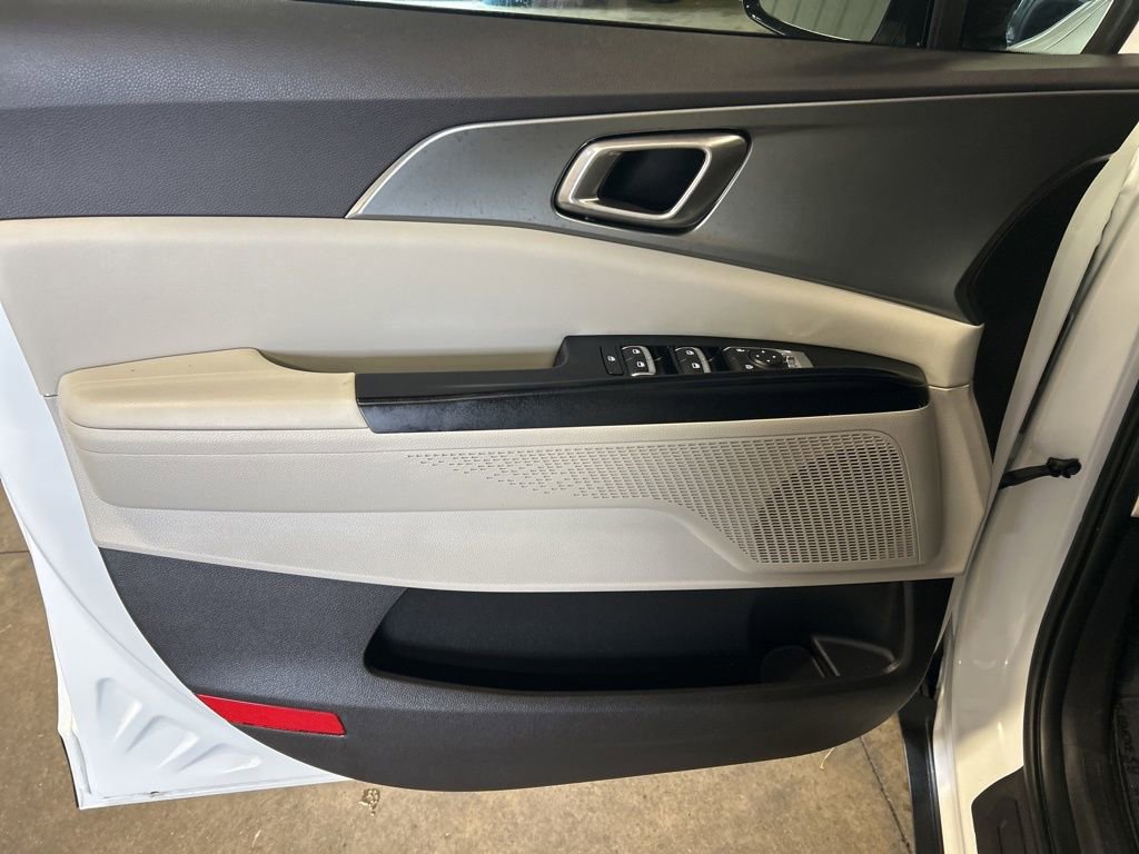 Certified 2024 Kia Carnival LX image 16