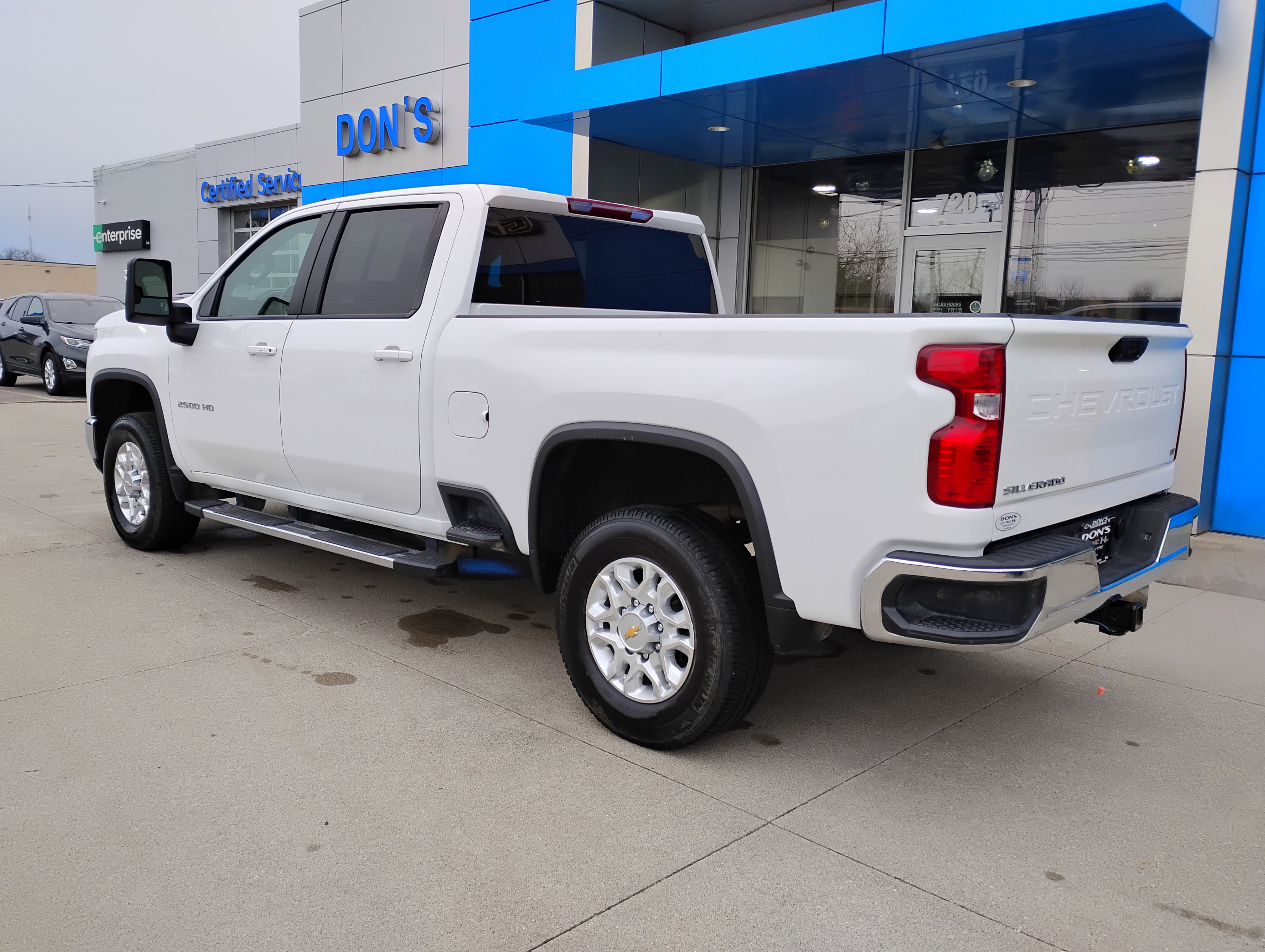 Used 2024 Chevrolet Silverado 2500 LT image 2
