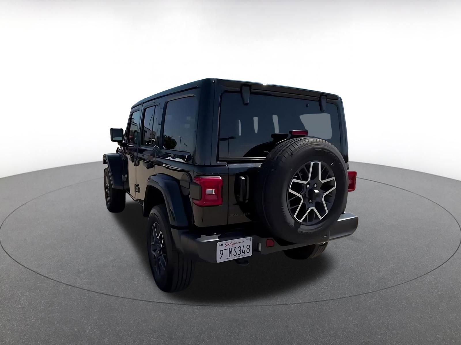 Used 2025 Jeep Wrangler Unlimited Sahara AWD/4WD image 15