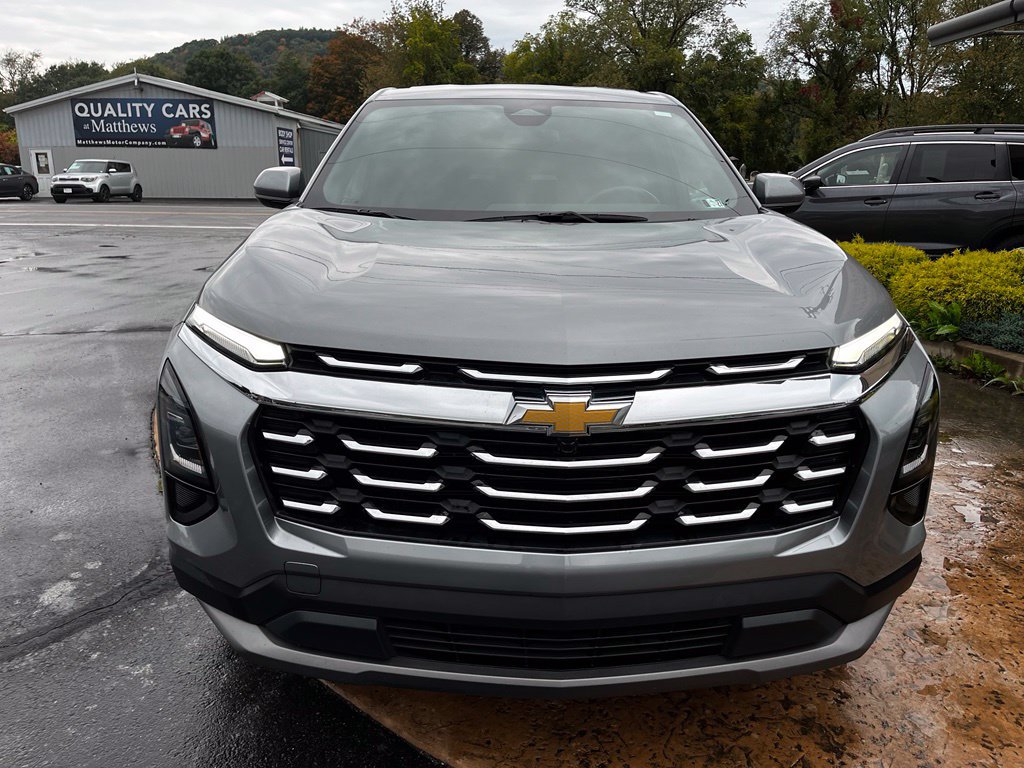 Used 2025 Chevrolet Equinox LT AWD/4WD image 2