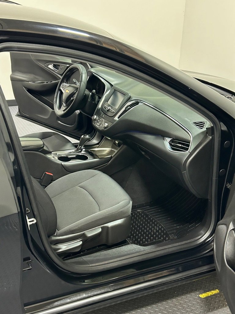Used 2016 Chevrolet Malibu LT image 11