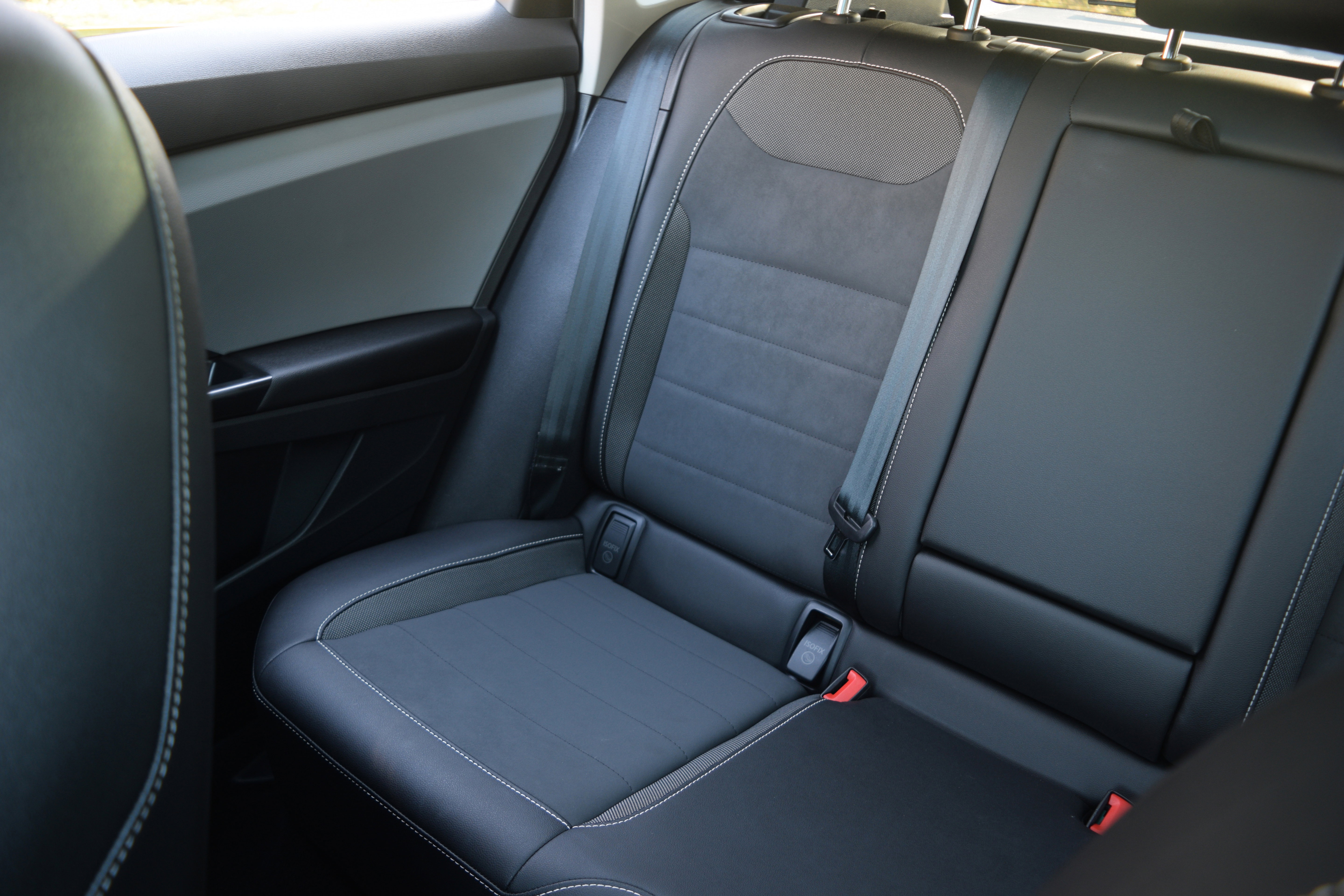 Used 2022 Volkswagen Taos SE w/ Panoramic Sunroof Package image 15