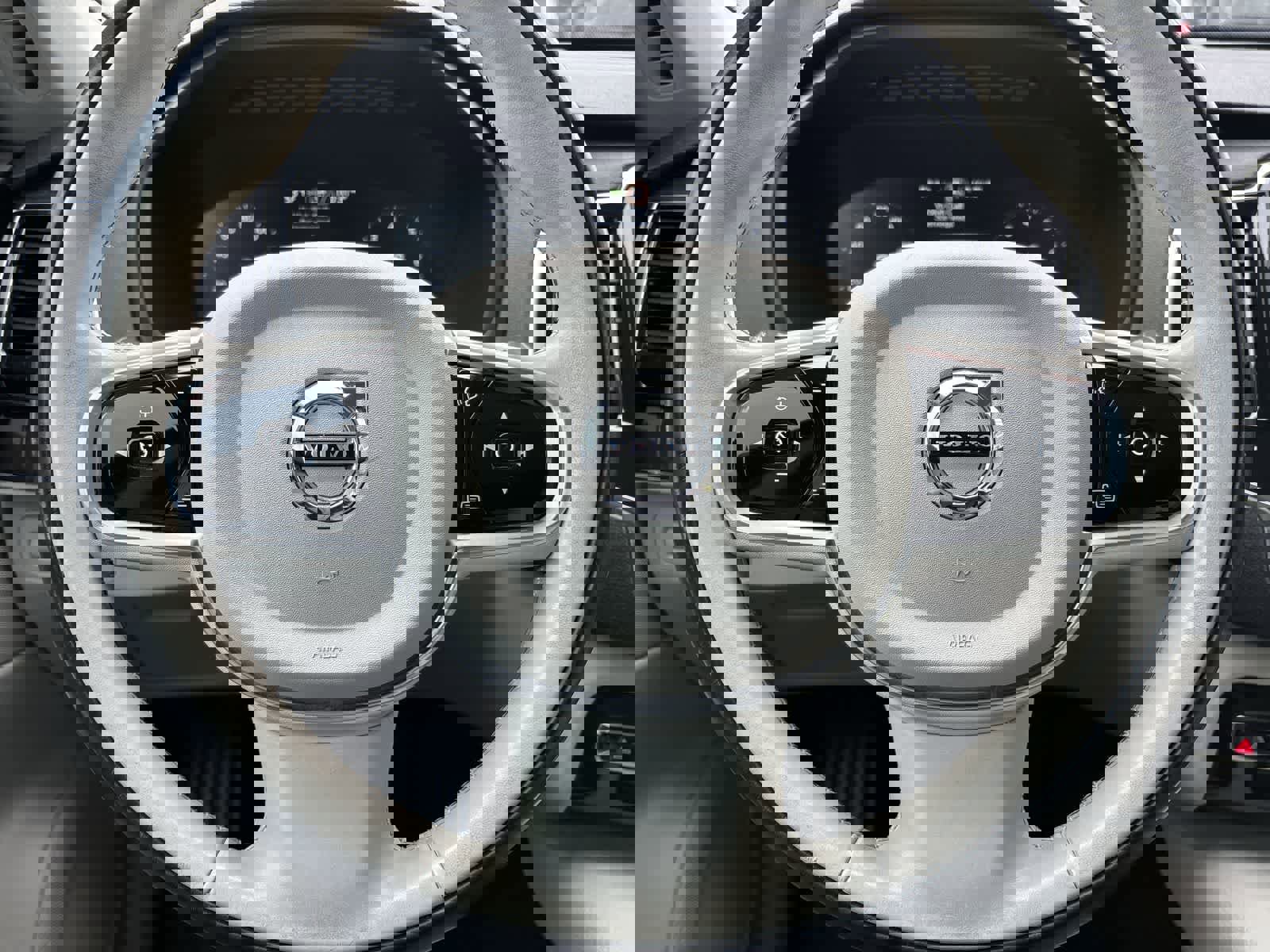 Used 2018 Volvo XC90 T6 Momentum w/ Convenience Package AWD/4WD image 6