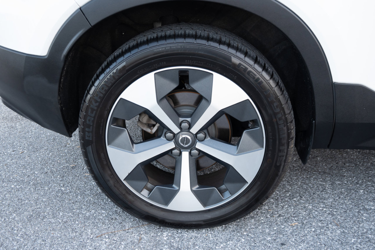 Used 2023 Volvo XC40 B5 Plus image 15