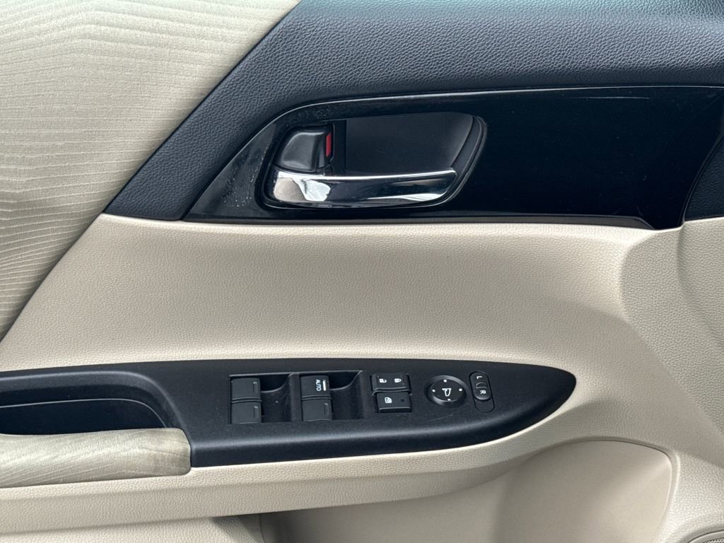 Used 2016 Honda Accord LX image 32