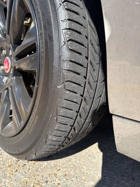 Used 2019 Jaguar XF Premium image 20