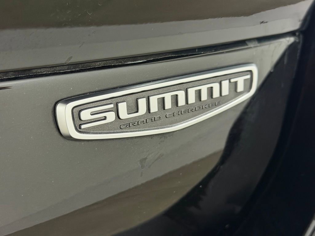 Used 2021 Jeep Grand Cherokee L Summit w/ Luxury Tech Group V image 12