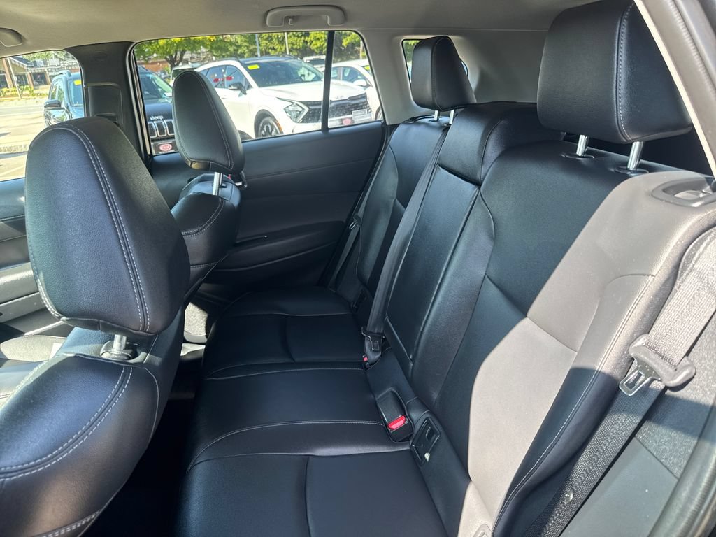 Used 2025 Toyota Corolla Cross XLE FWD image 33