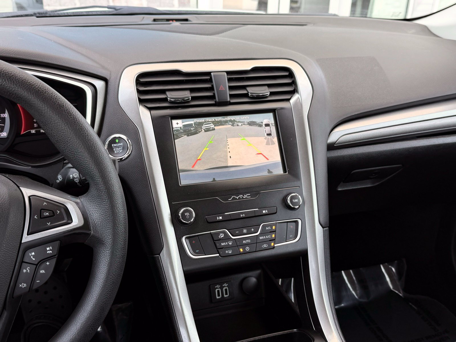Used 2019 Ford Fusion SE FWD image 31