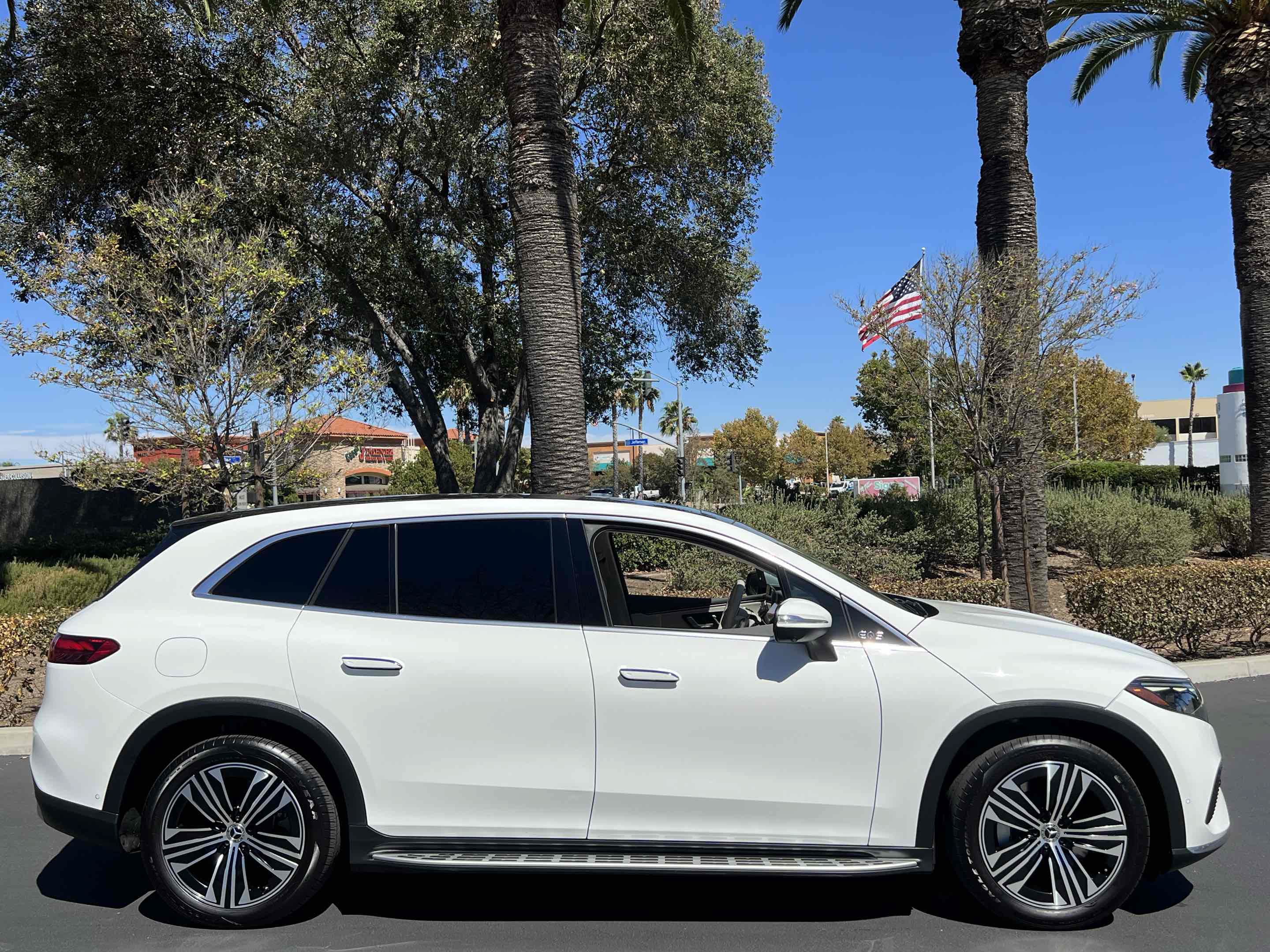 Used 2023 Mercedes-Benz EQS 450+ SUV image 19