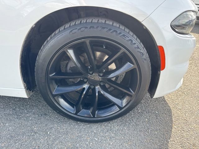 Used 2015 Dodge Charger SXT w/ Driver Confidence Group RWD image 9