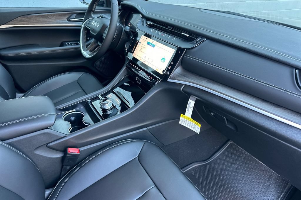 New 2026 Jeep Grand Cherokee Limited AWD/4WD image 16