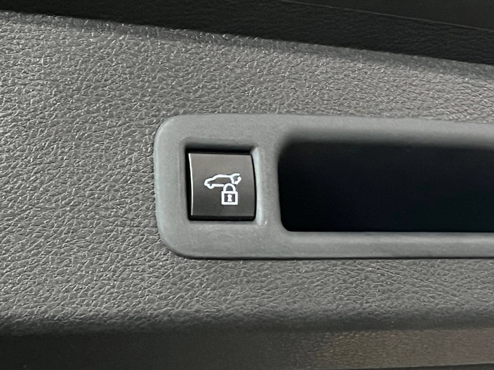 Used 2025 Toyota Sienna XLE w/ XLE Plus Package AWD/4WD image 11