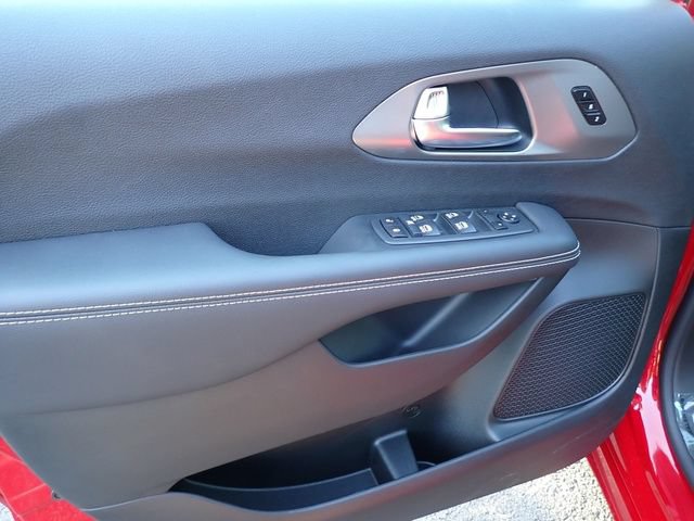 New 2026 Chrysler Pacifica Select AWD/4WD image 16