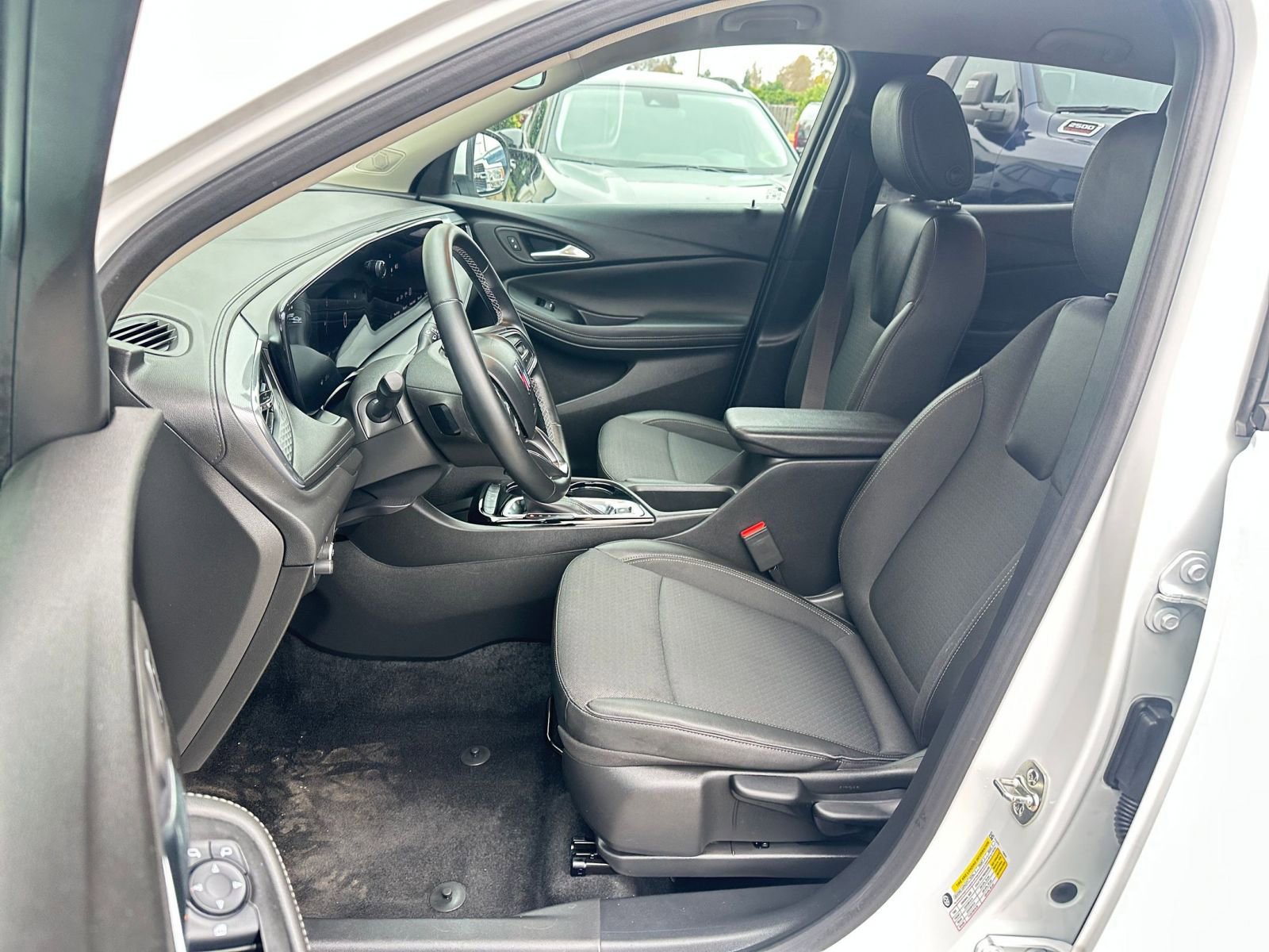 Used 2025 Buick Encore GX Preferred image 27