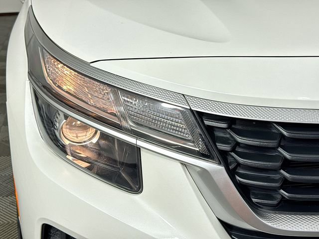 Used 2023 Kia Seltos LX image 3