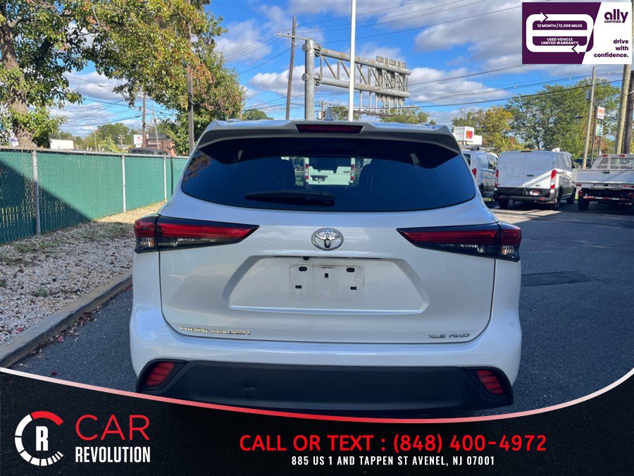Used 2022 Toyota Highlander XLE AWD/4WD image 7