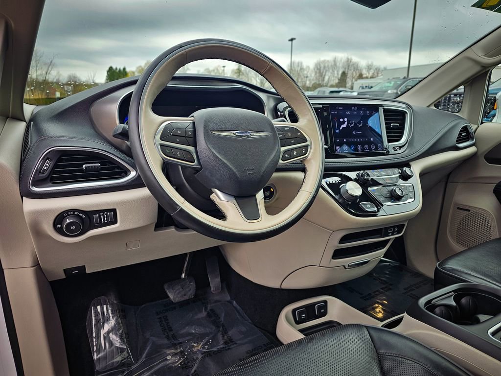 Used 2019 Chrysler Pacifica Limited FWD image 14