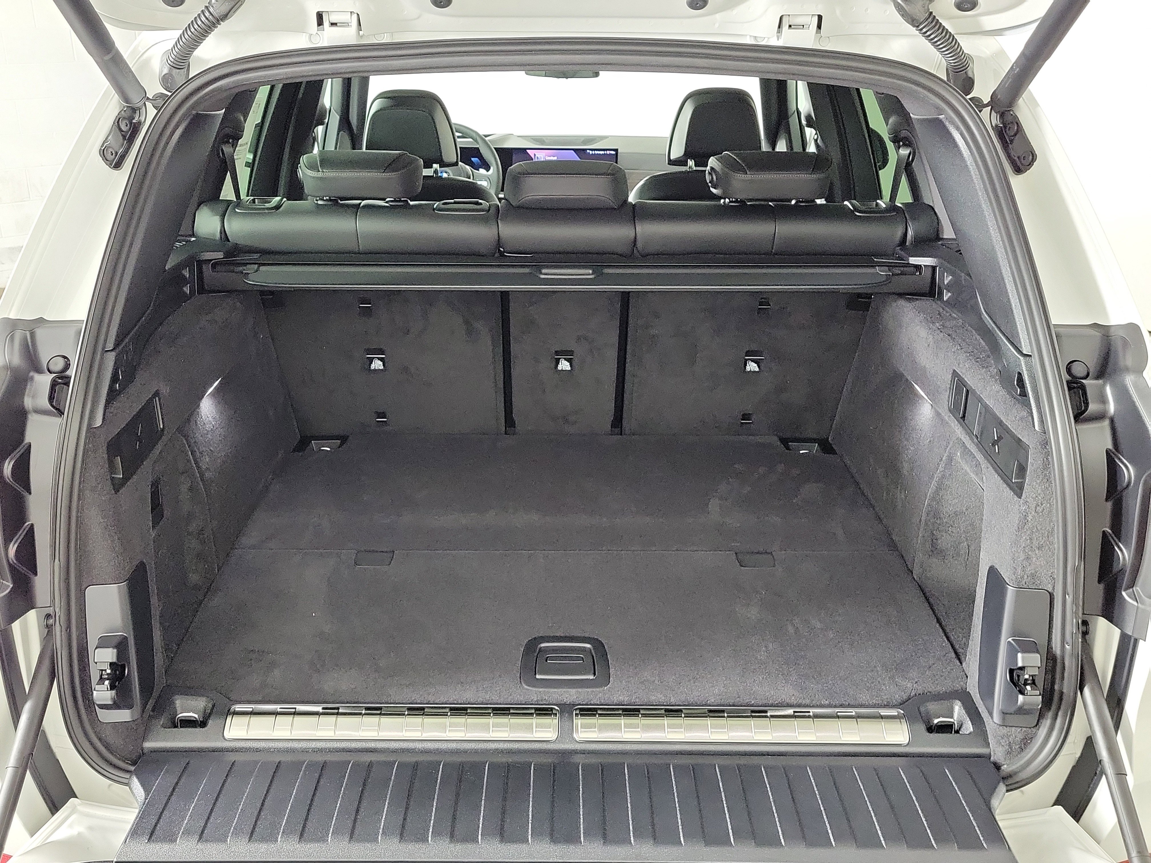 New 2026 BMW X5 xDrive50e image 25