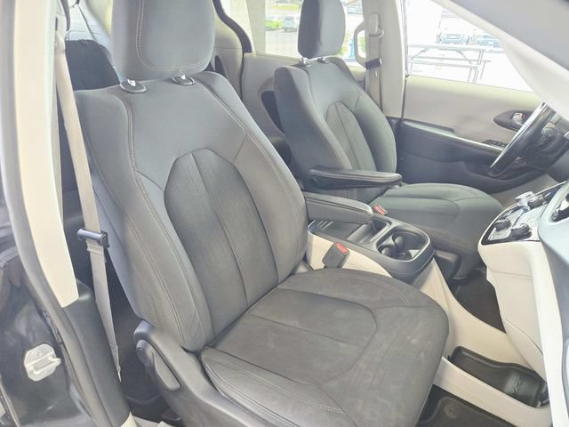 Used 2019 Chrysler Pacifica Touring Plus w/ Advanced Safetytec Group FWD image 14