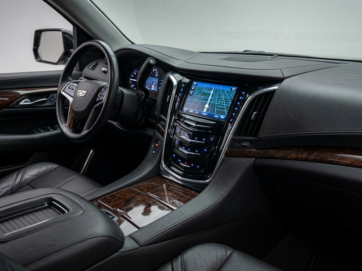 Used 2018 Cadillac Escalade ESV Luxury AWD/4WD image 12