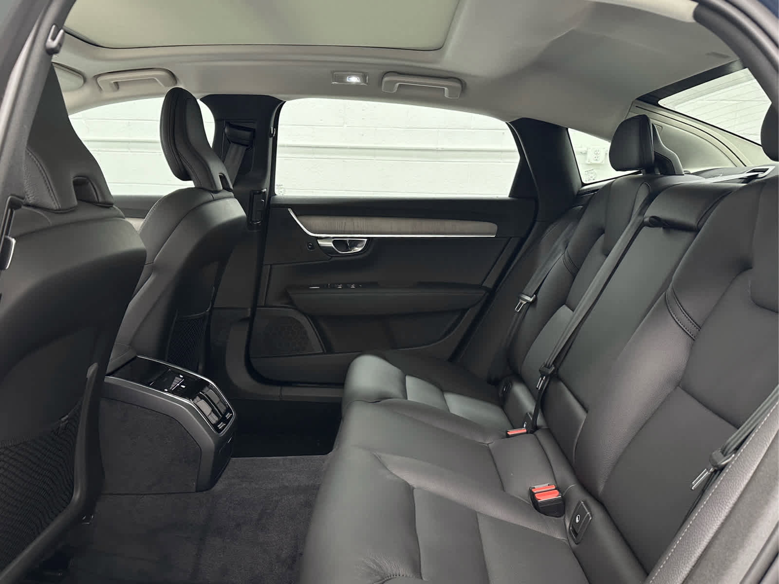 Used 2023 Volvo S90 B6 Plus AWD/4WD image 15