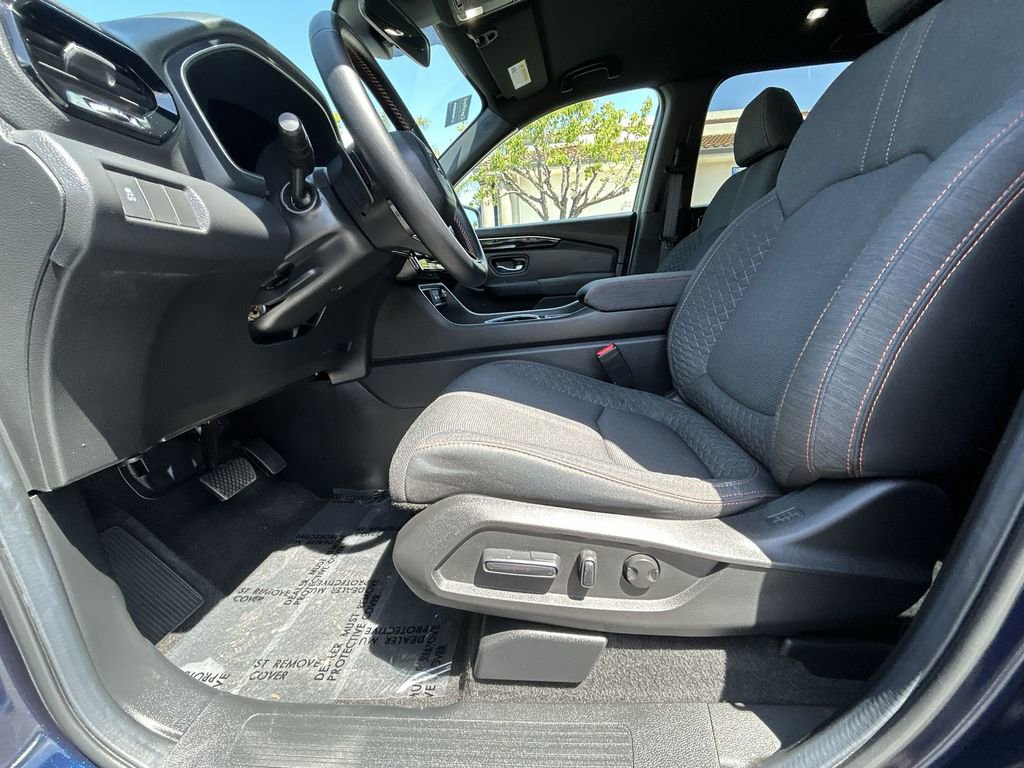Used 2025 Honda Pilot Sport image 12
