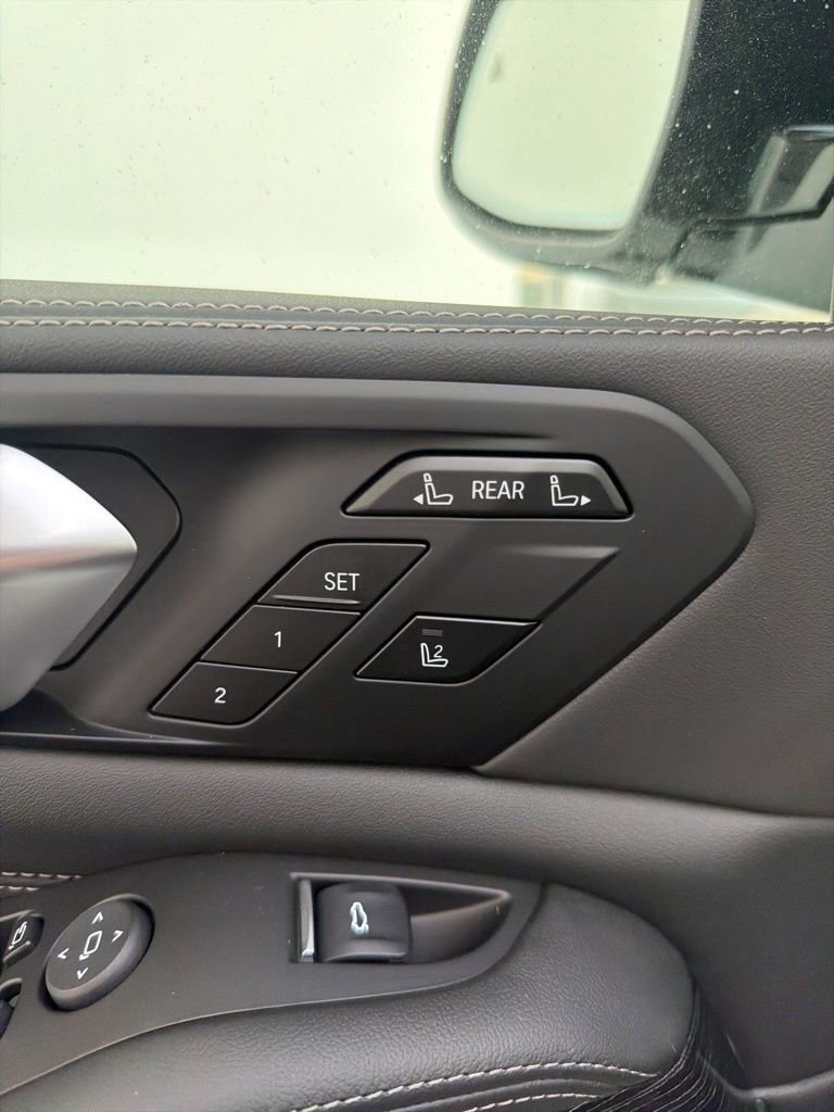 New 2026 BMW X7 M60i w/ Climate Comfort Package image 42