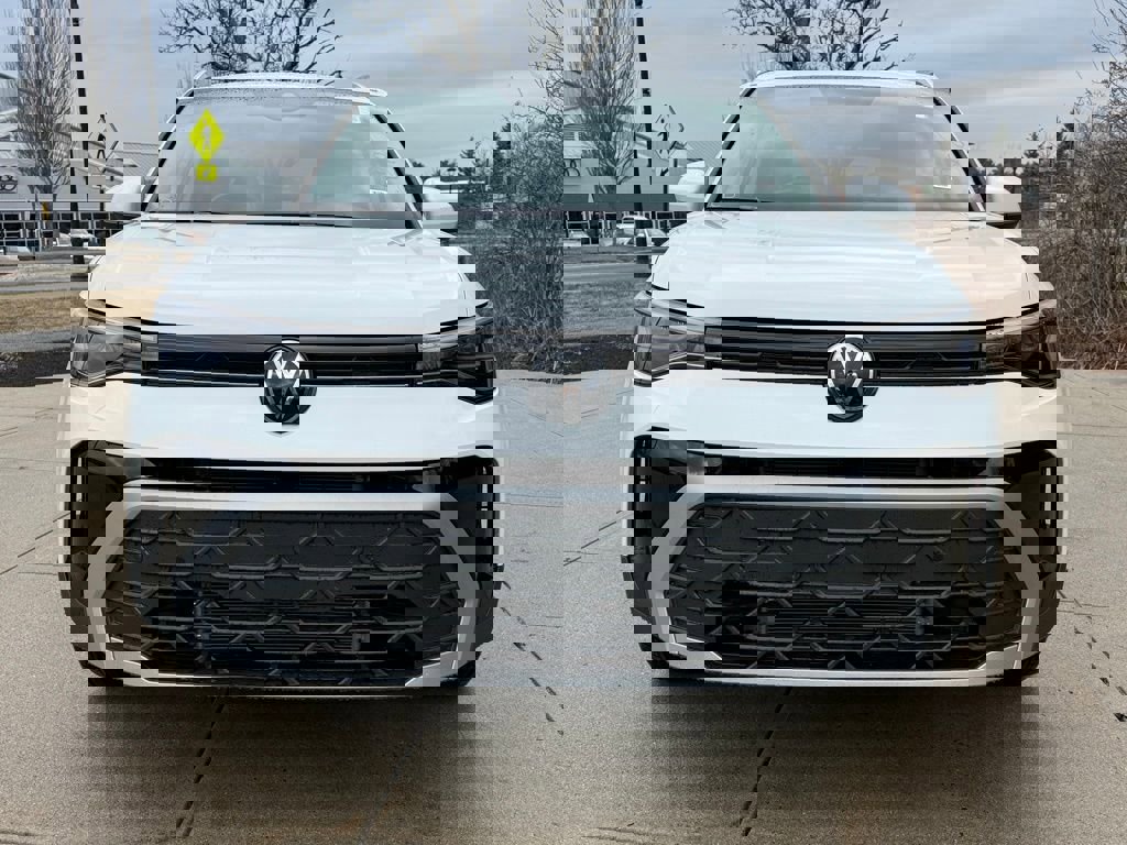 New 2026 Volkswagen Taos SE image 3