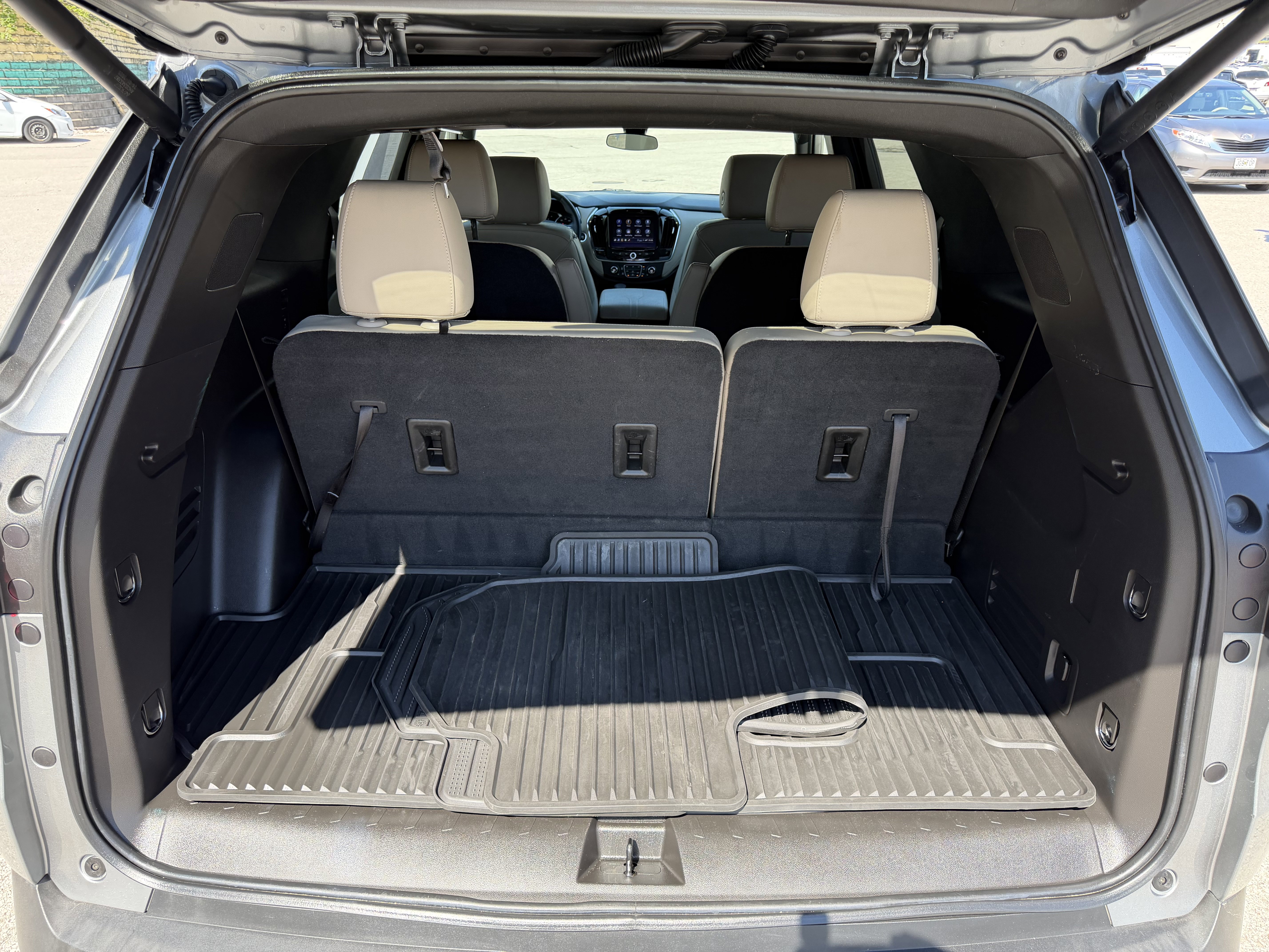 Used 2023 Chevrolet Traverse LT image 9