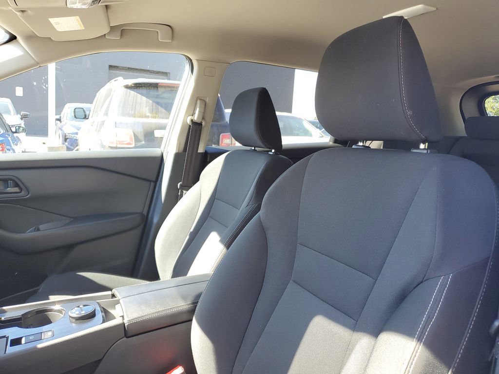 Used 2024 Nissan Rogue S image 10