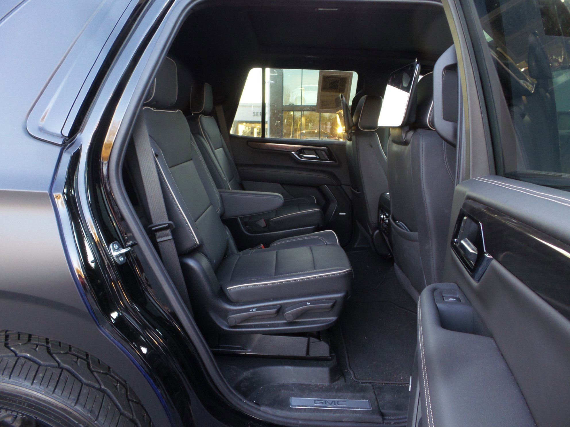 Used 2025 GMC Yukon Elevation image 36