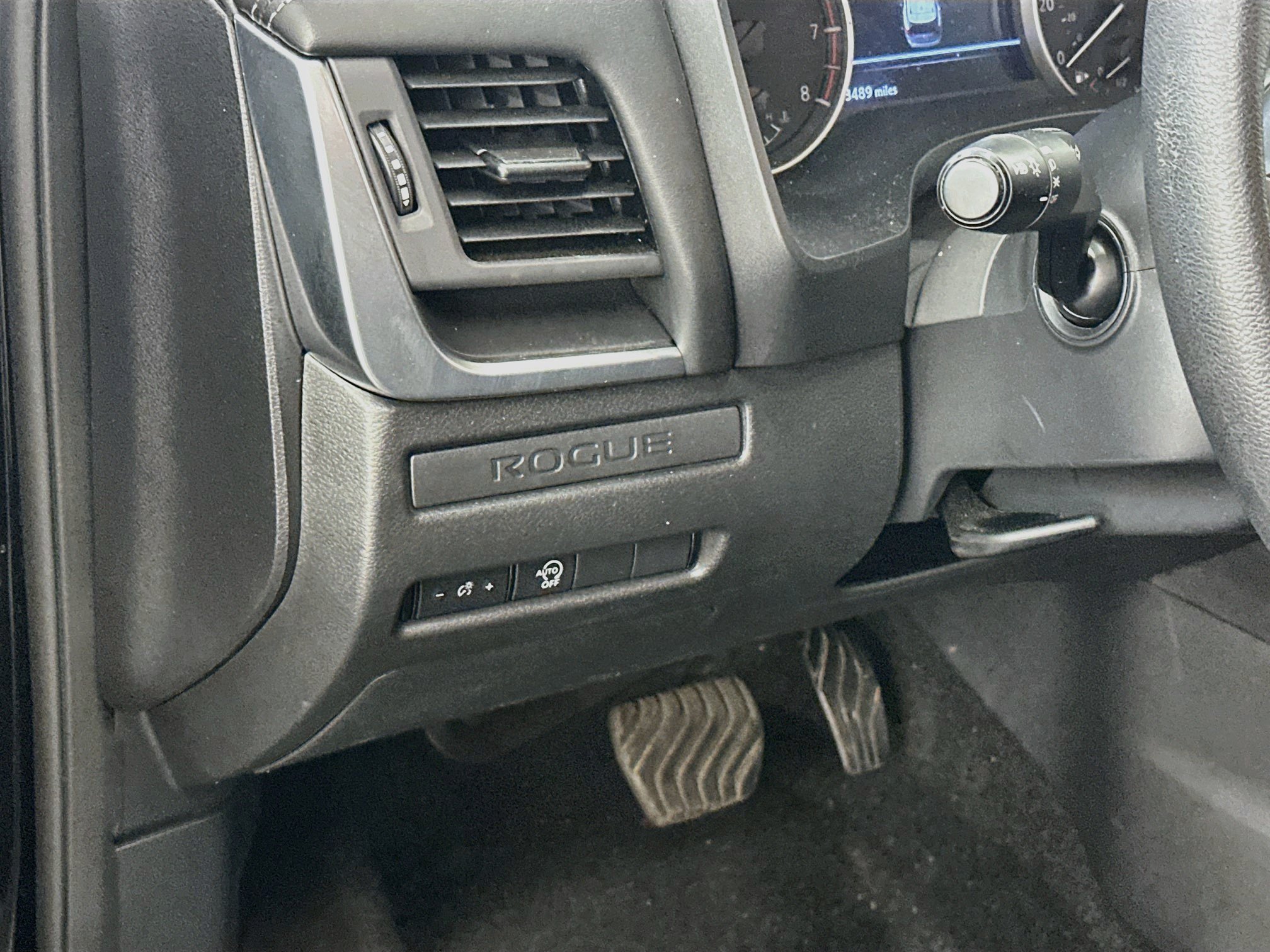 Used 2024 Nissan Rogue S AWD/4WD image 17