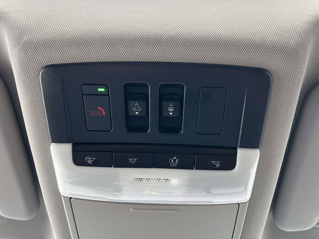 Used 2025 Nissan Rogue SL w/ SL Premium Package image 30