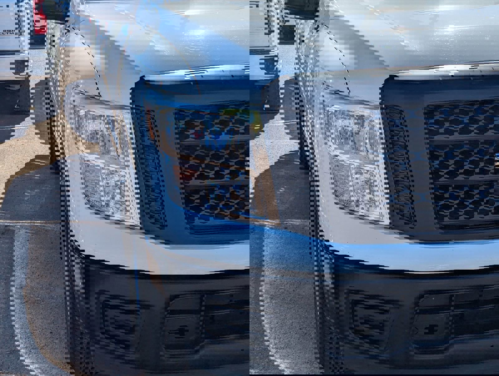 Used 2017 Nissan Titan S image 4