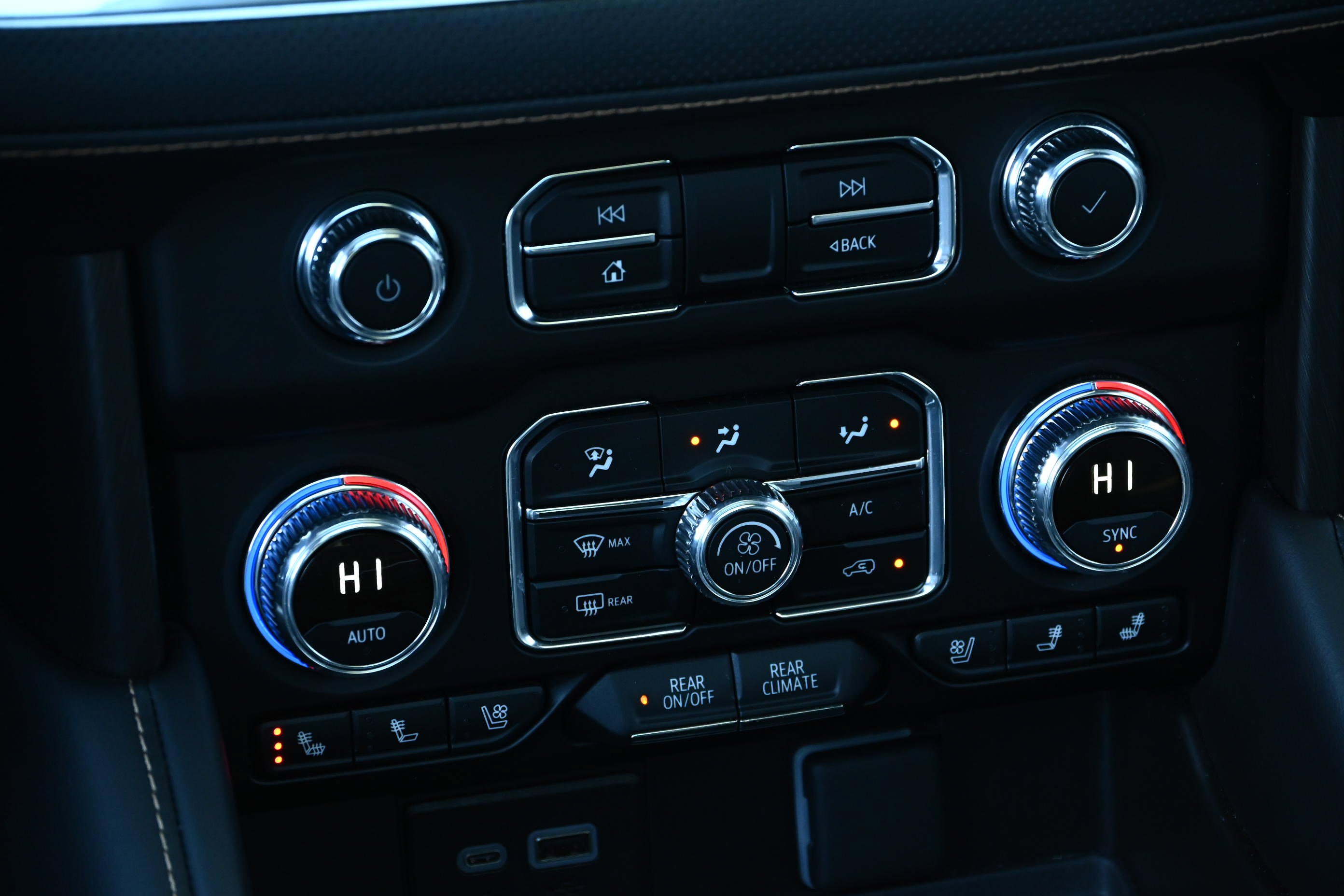 Used 2024 GMC Yukon AT4 w/ Technology Package image 20