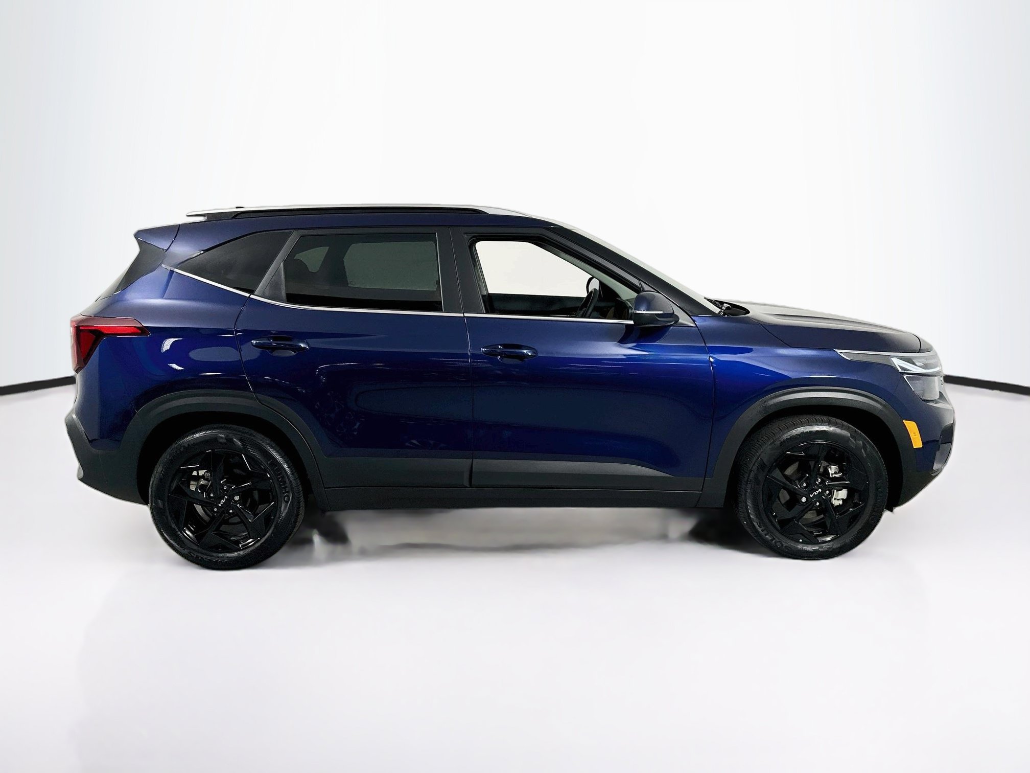 Used 2026 Kia Seltos EX FWD image 4