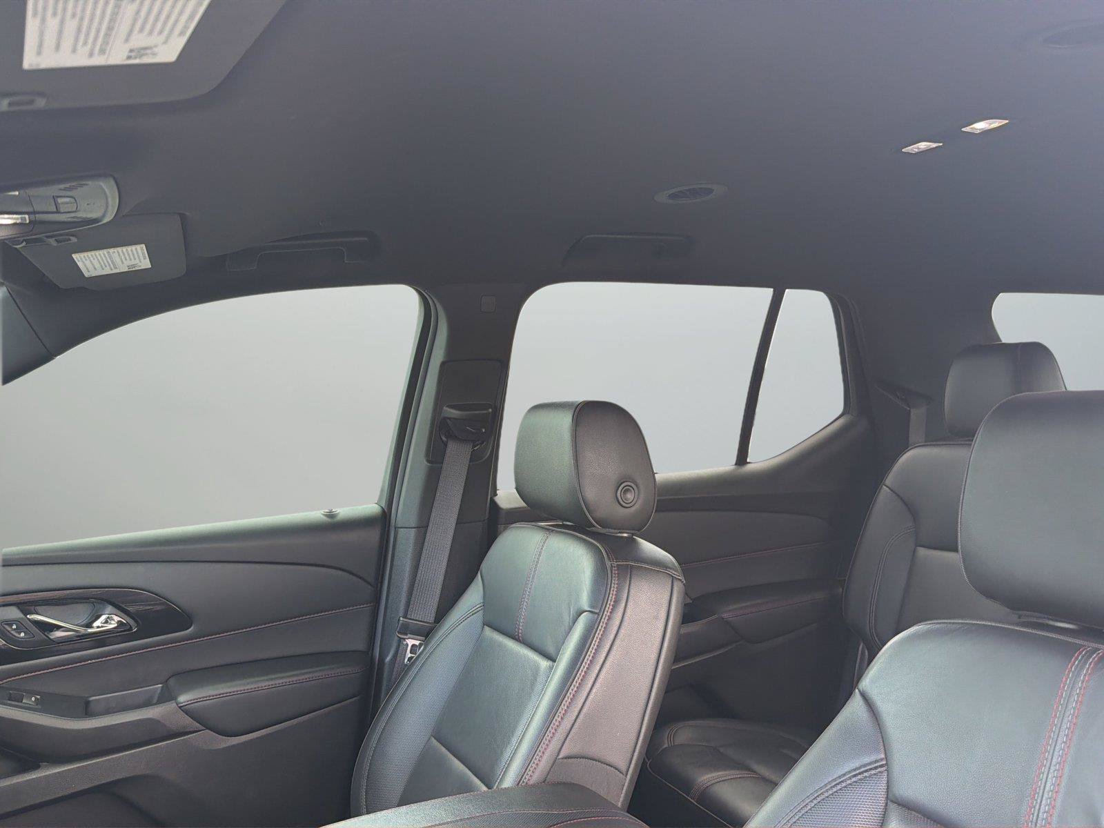 Used 2022 Chevrolet Traverse RS FWD image 28