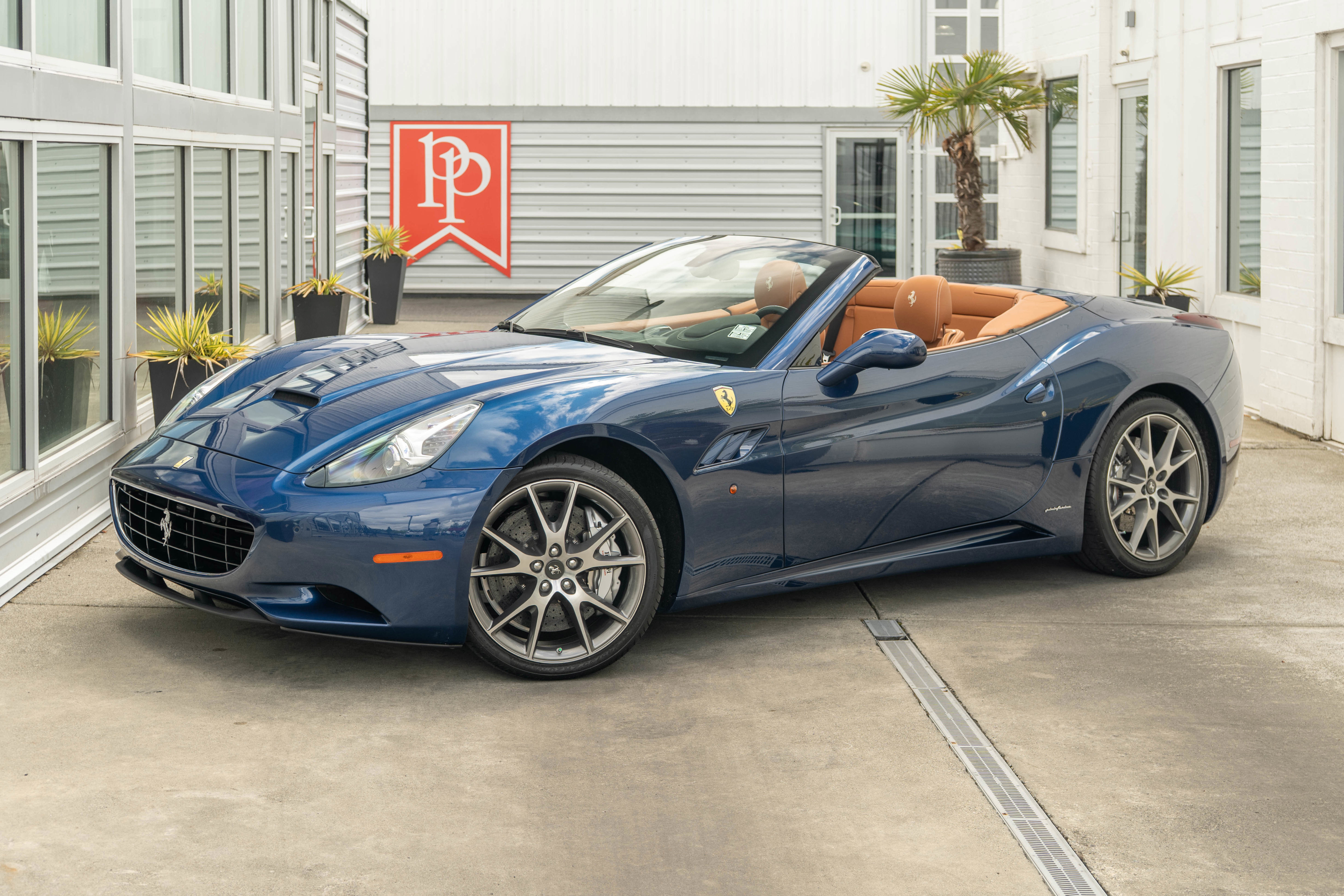 Used 2012 Ferrari California RWD image 2